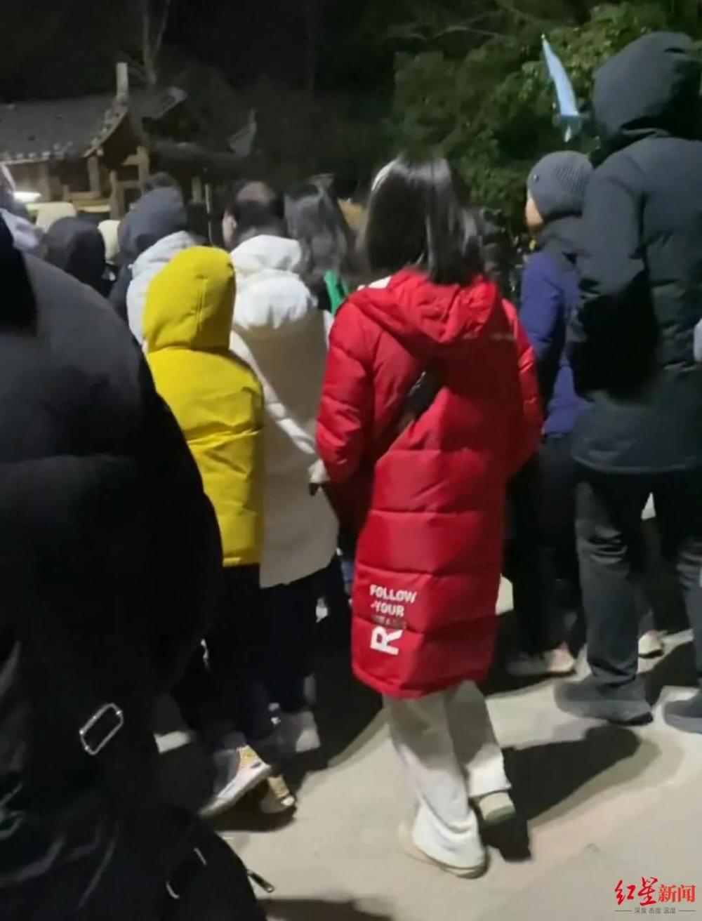 ▲张家界景区被曝大量游客滞留。图片来源/红星新闻