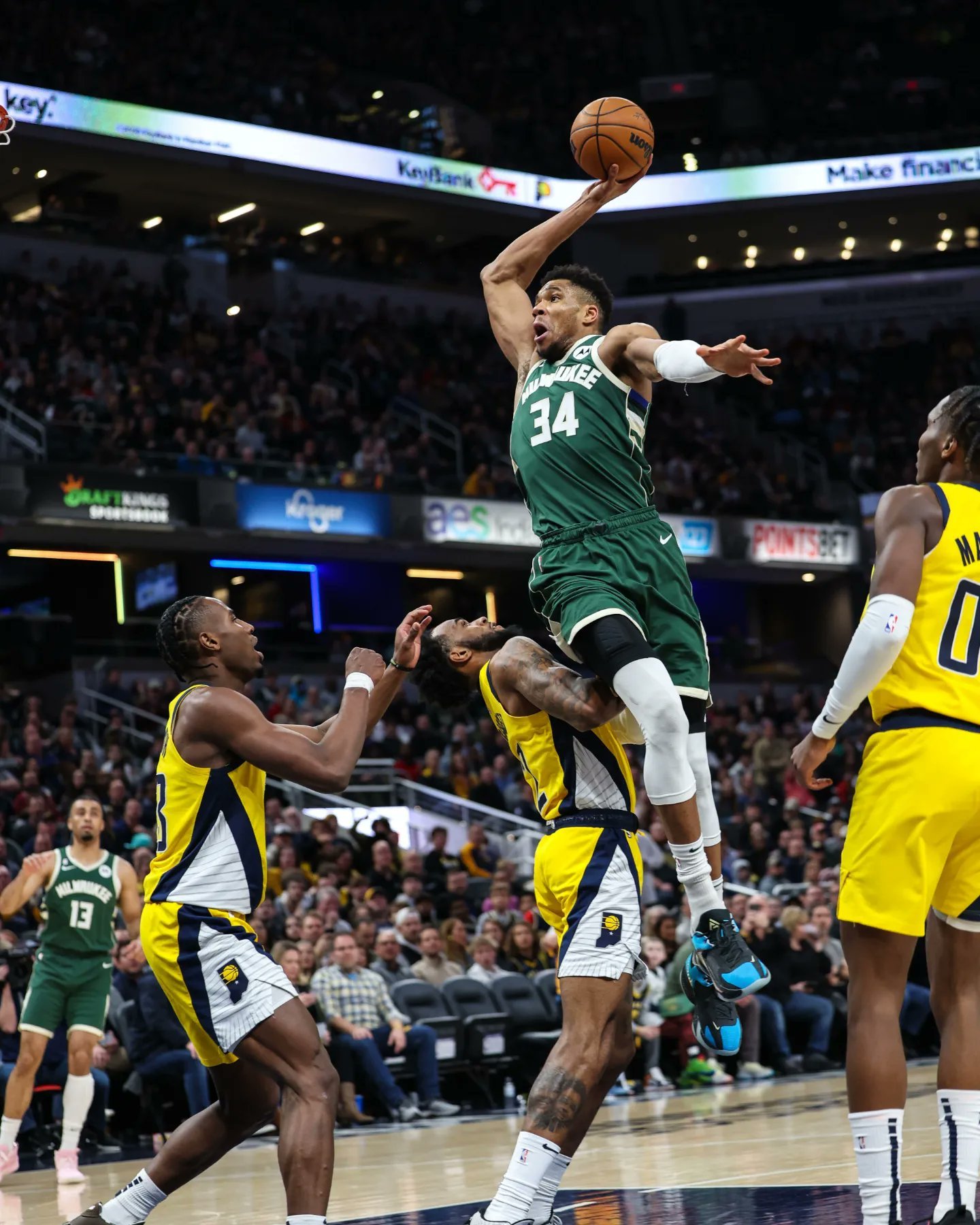 今天字母哥的暴扣瞬间|吉安尼斯·安特托孔波_新浪新闻