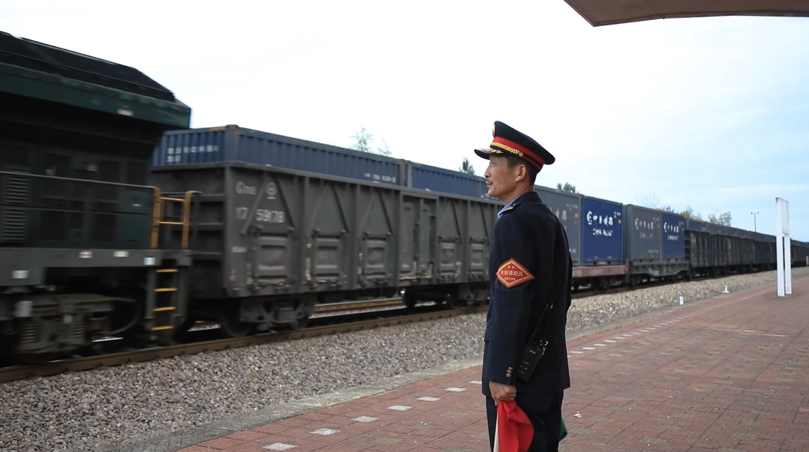 新春走基层|"袖珍小站"站长的最后一个春运|春运|列车|货运_新浪新闻