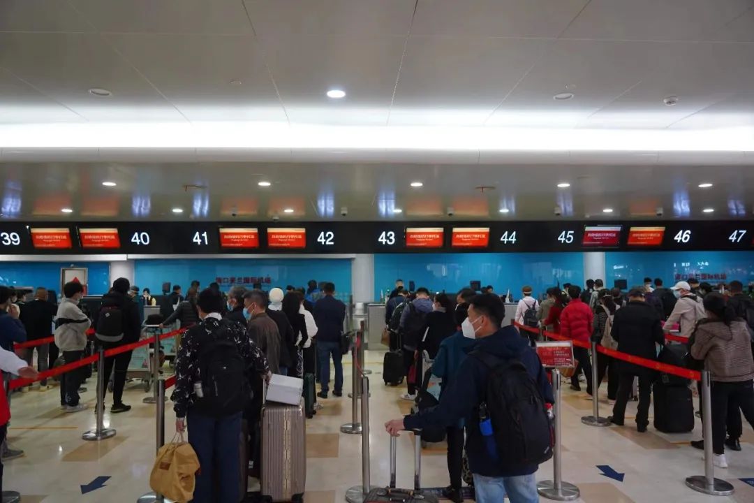 海口美兰国际机场单日旅客吞吐量突破9万人次|旅客_新浪财经_新浪网