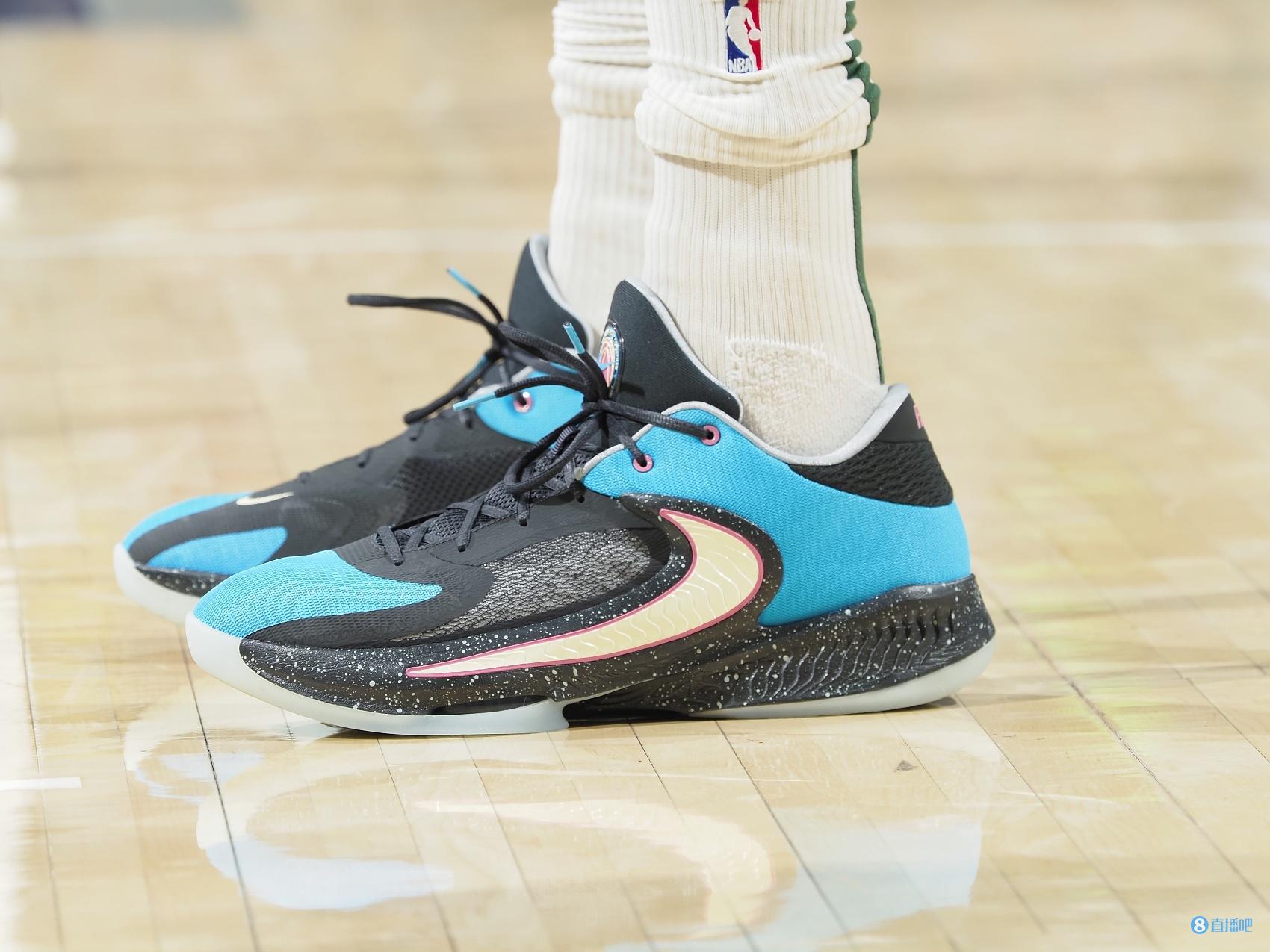 此役,雄鹿球星,耐克代言人字母哥上脚个人第四代签名鞋——nike zoom