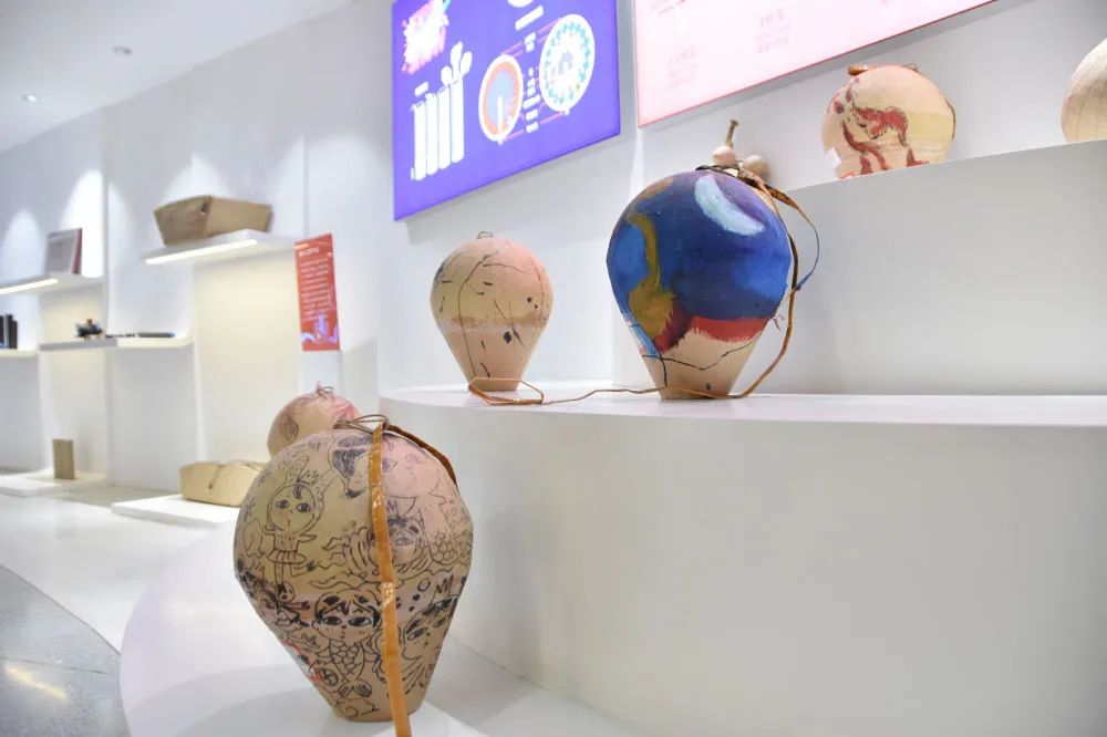 浏阳花炮企业生产的礼花弹产品.新华每日电讯记者 白田田 摄