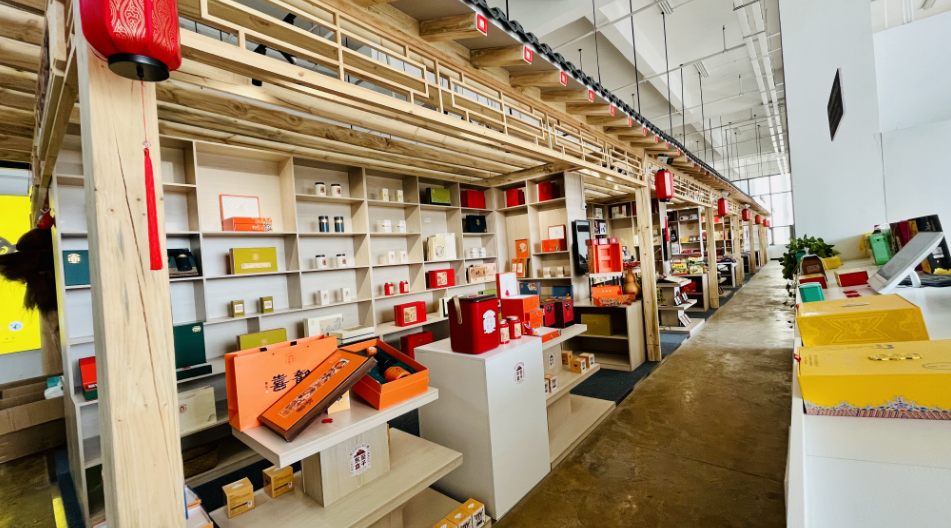 龙工场跨境电商产业园,为企业提供面向海外市场产品展示 大龙网供图