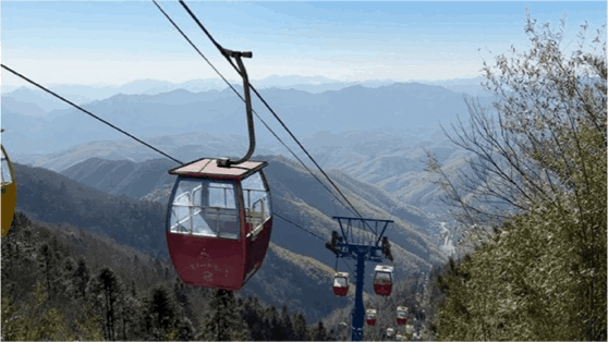 浙东第一尖雪山欢乐谷滑雪场