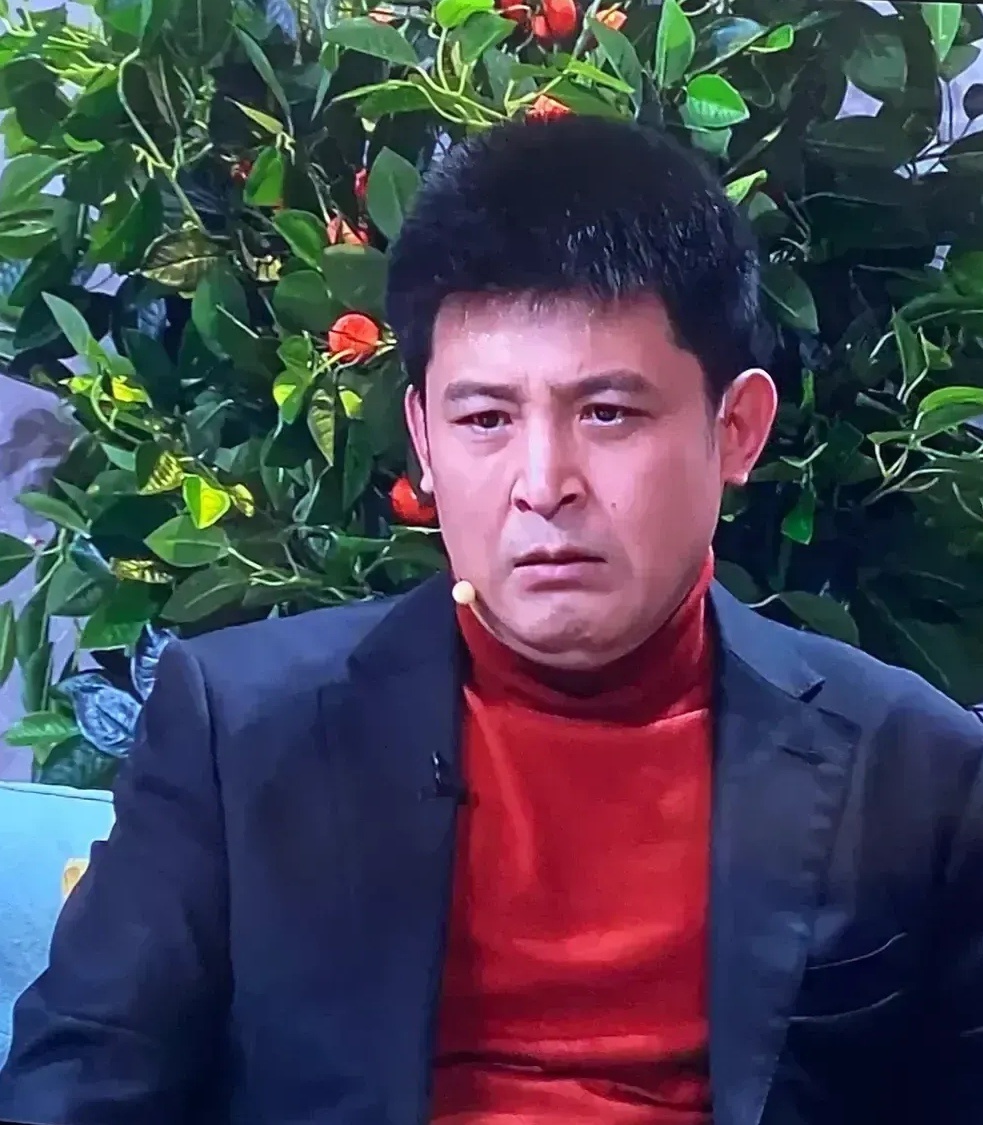 好纳闷,这个人好像年年春晚都有他,平常不咋见他露面……|春节联欢晚会_新浪新闻