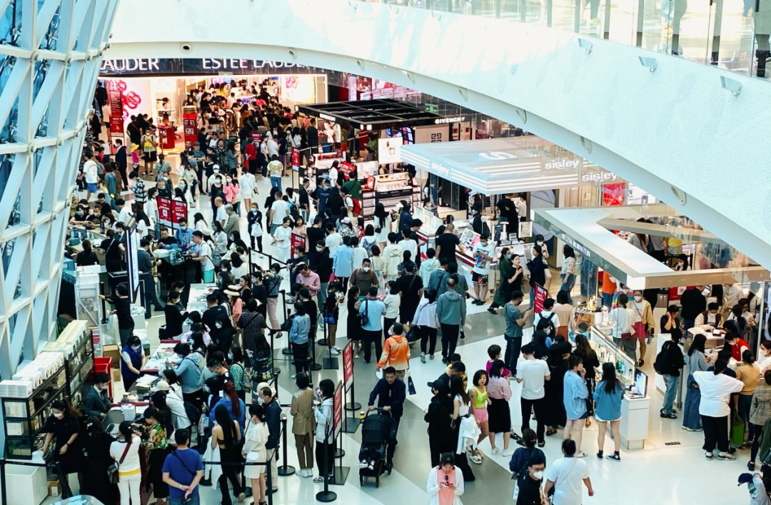 日均吸金超3.5亿元！春节假期海南离岛免税店总销售额比2019年同期增长329%|免税店_新浪财经_新浪网
