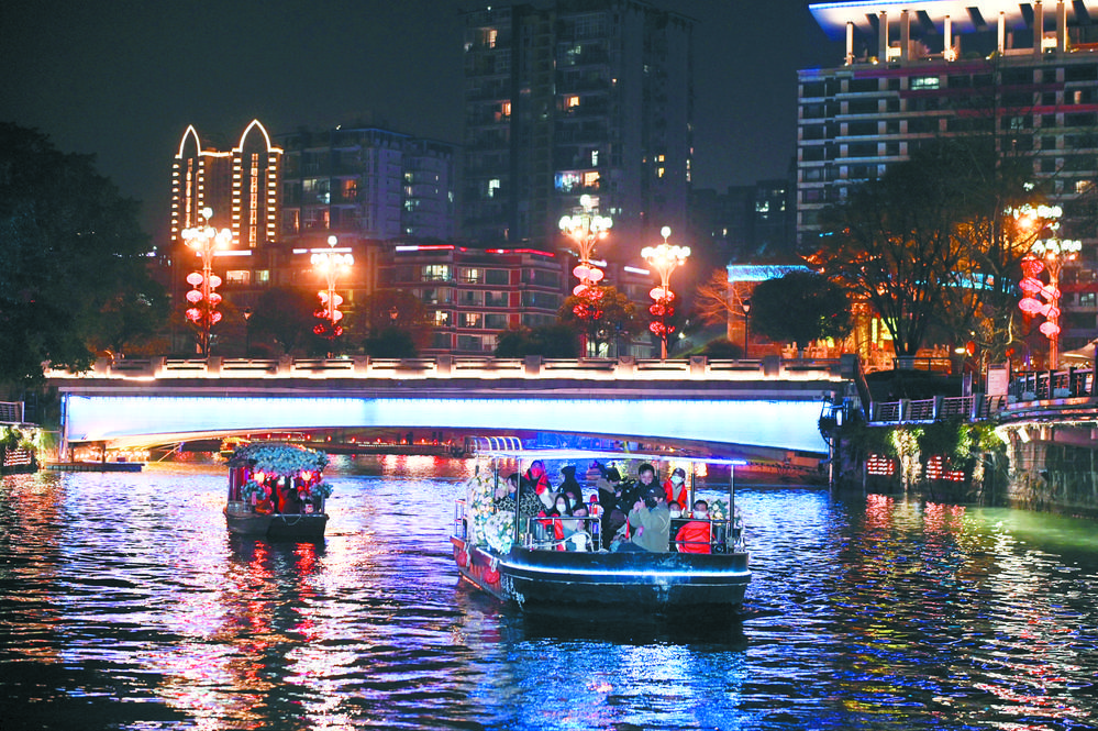 夜游锦江深受游客欢迎