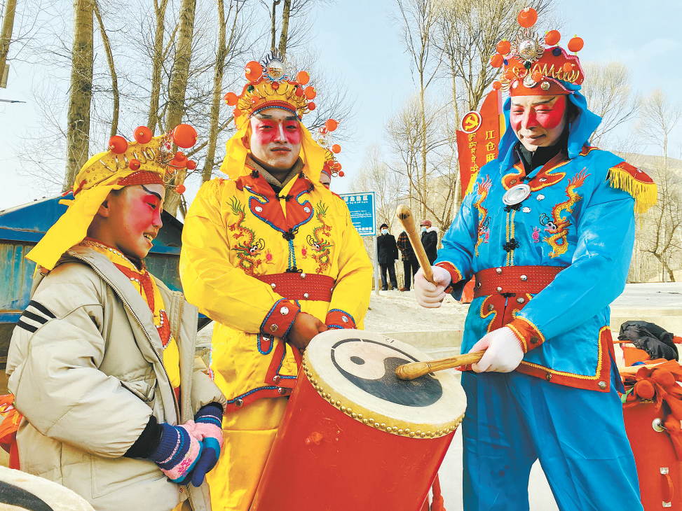 【新春走基层】红红火火耍社火 幸福生活再启航|村民_新浪财经_新浪网