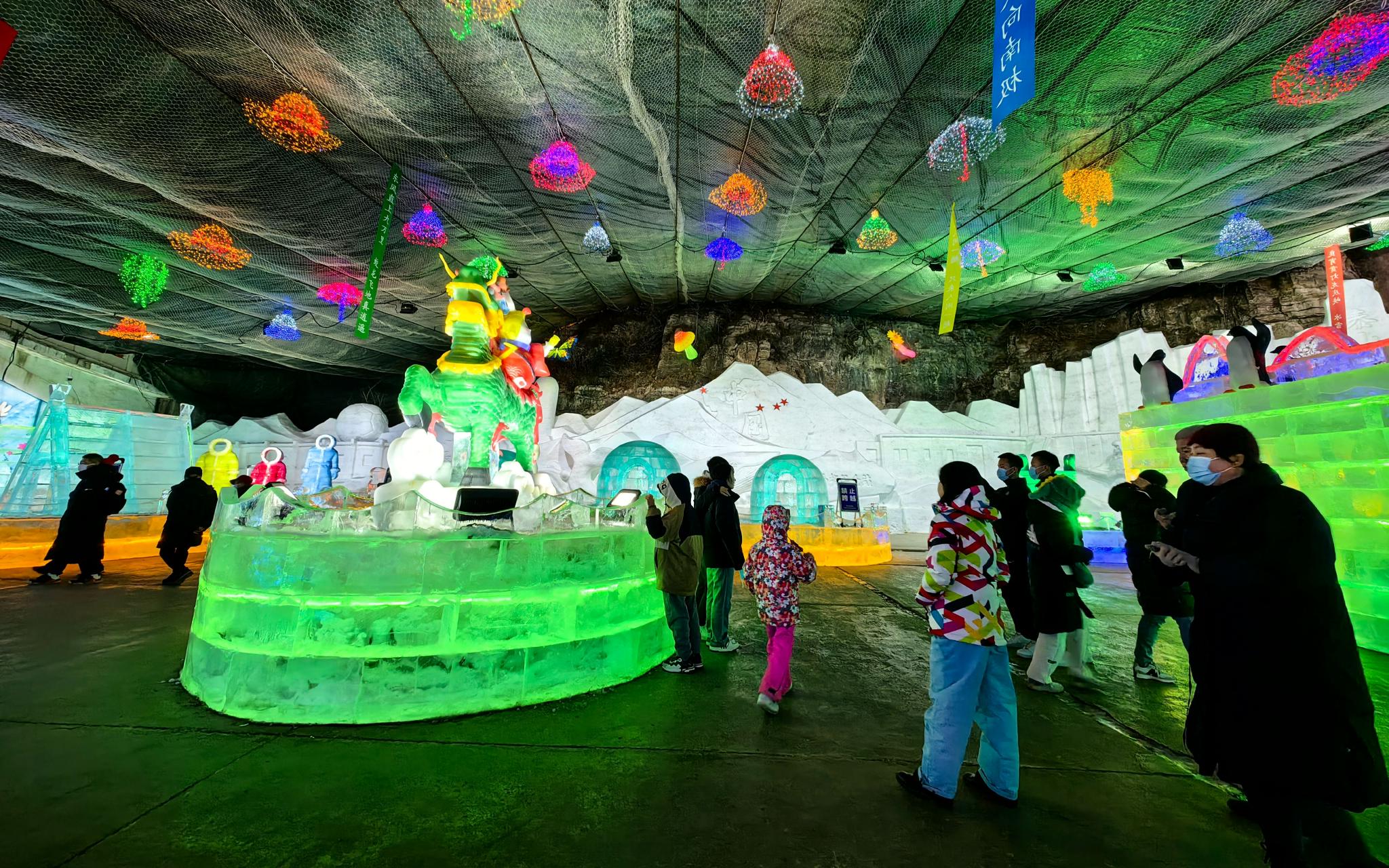 延庆冰灯花灯持续点亮 节后旅游市场不降温_新浪新闻