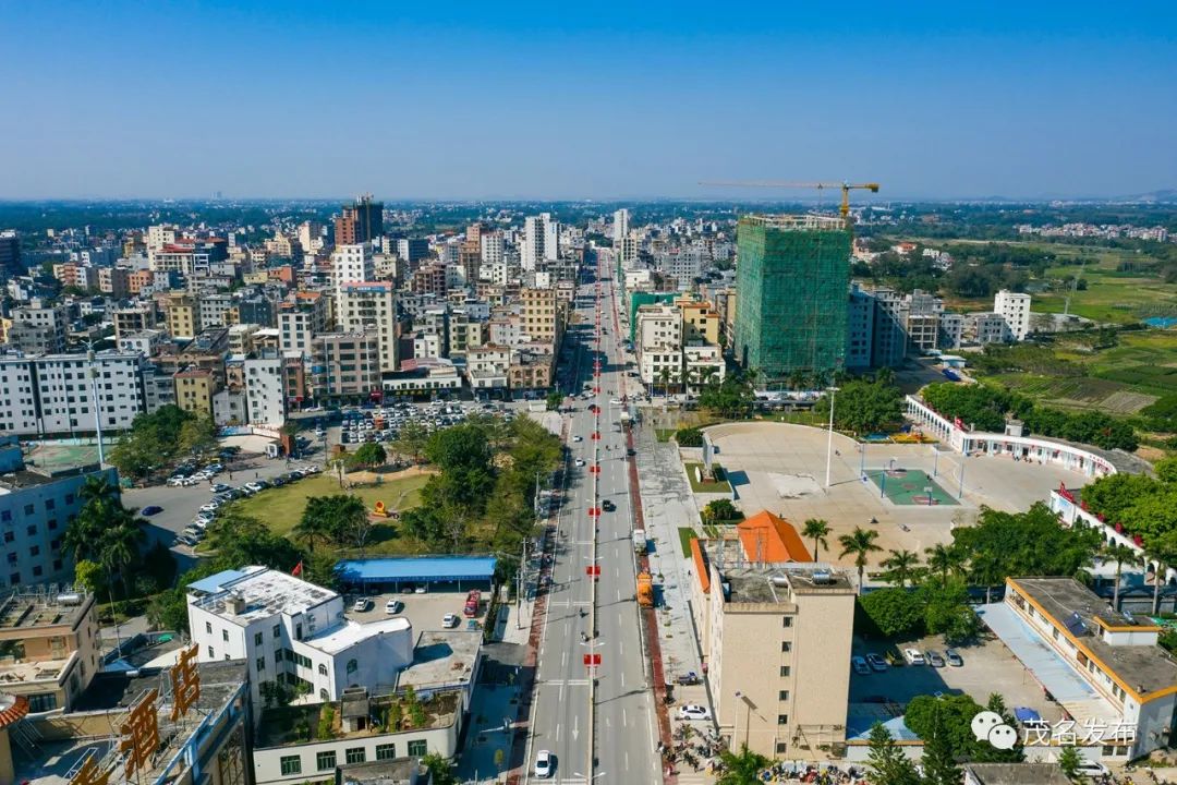 电白区观珠镇创建卫生镇后面貌大为改观.