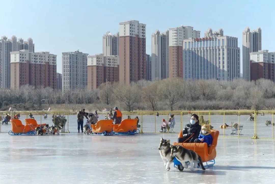 永定河引水渠冰场图片