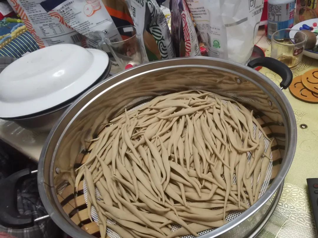 返工年轻人的行李箱，被父母塞满了“土味”休闲区蓝鸢梦想 - Www.slyday.coM