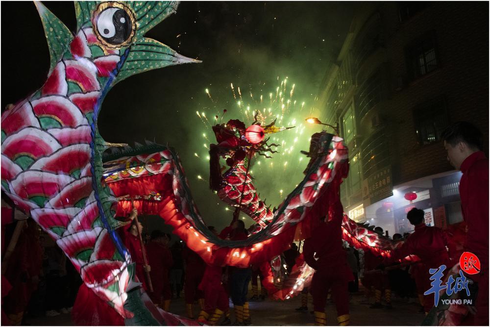 【视频+图集】老广贺春丨乔林烟花火龙舞,“潮”味非遗拜年忙
