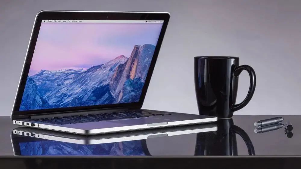 配备视网膜屏幕的 MacBook Pro 图片来自：PCMag