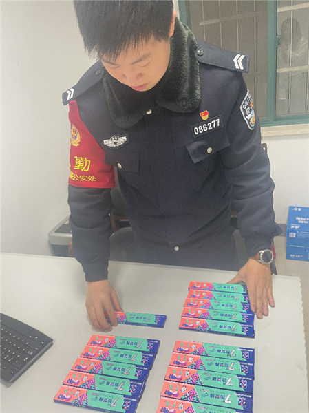 男子携带16盒“仙女棒”烟花进站乘车被行政处罚