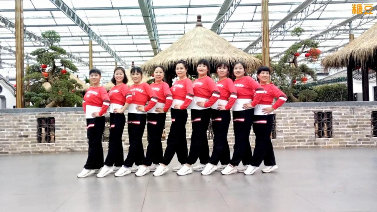 步子舞32步《火火的情郎》DJ广场舞，糖豆名师团教你跳|广场舞|火火的情郎_新浪新闻