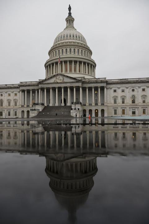 这是1月19日在美国首都华盛顿拍摄的国会大厦。新华社发（沈霆摄）