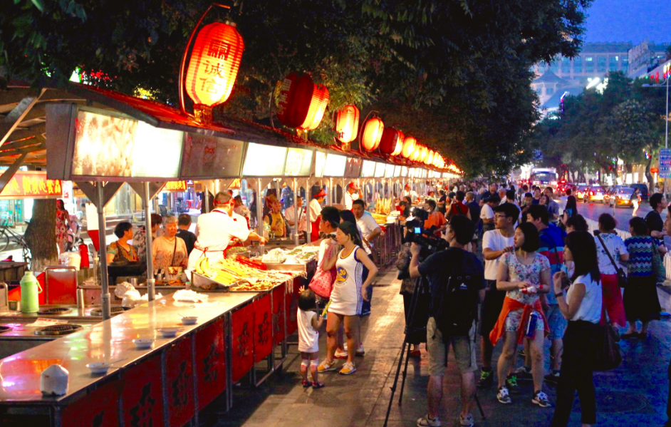 哪里能站大街_揭秘城市合法摆摊黄金点位全攻略