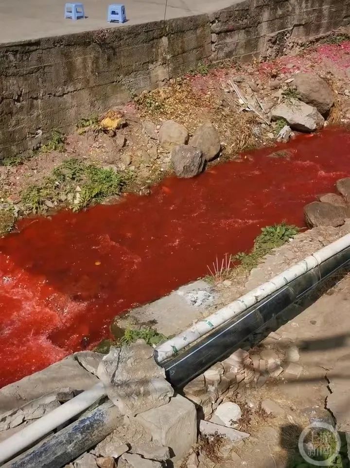 四川一河沟“血流成河”?当地回应：鞭炮红色残屑所致