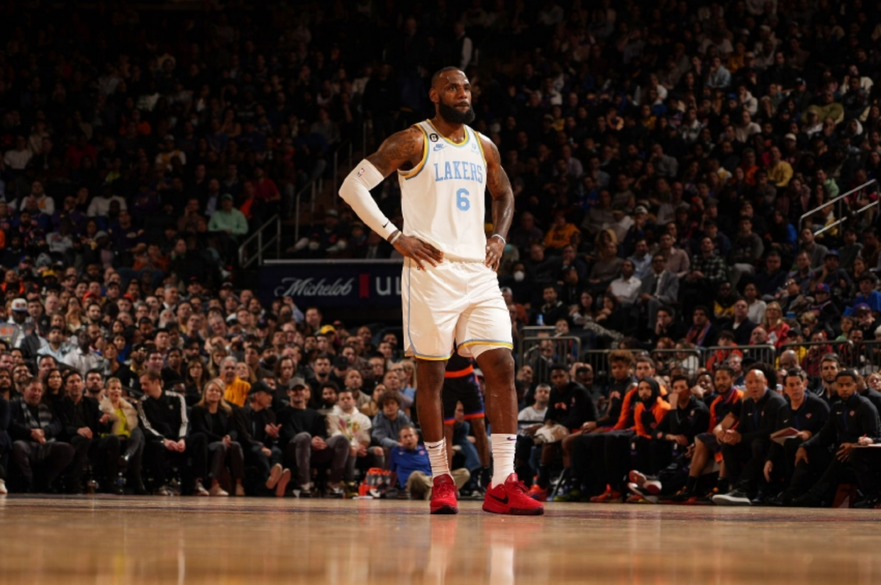 重磅！詹姆斯大概率不被交易，将留守湖人打完本赛季