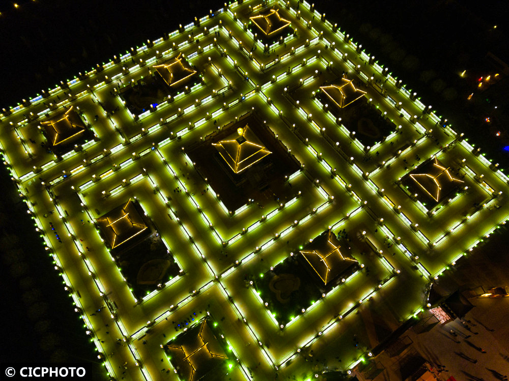 甘肃甘州九曲黄河灯阵开启金光璀璨喜迎元宵节