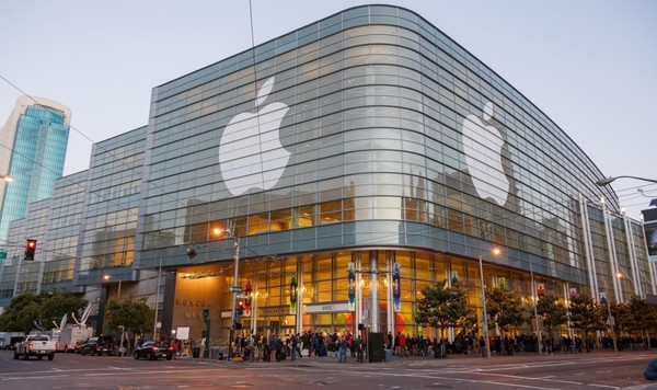 苹果四季度iPhone收入不佳，总营收创六年最大跌幅，盘后跌近4%