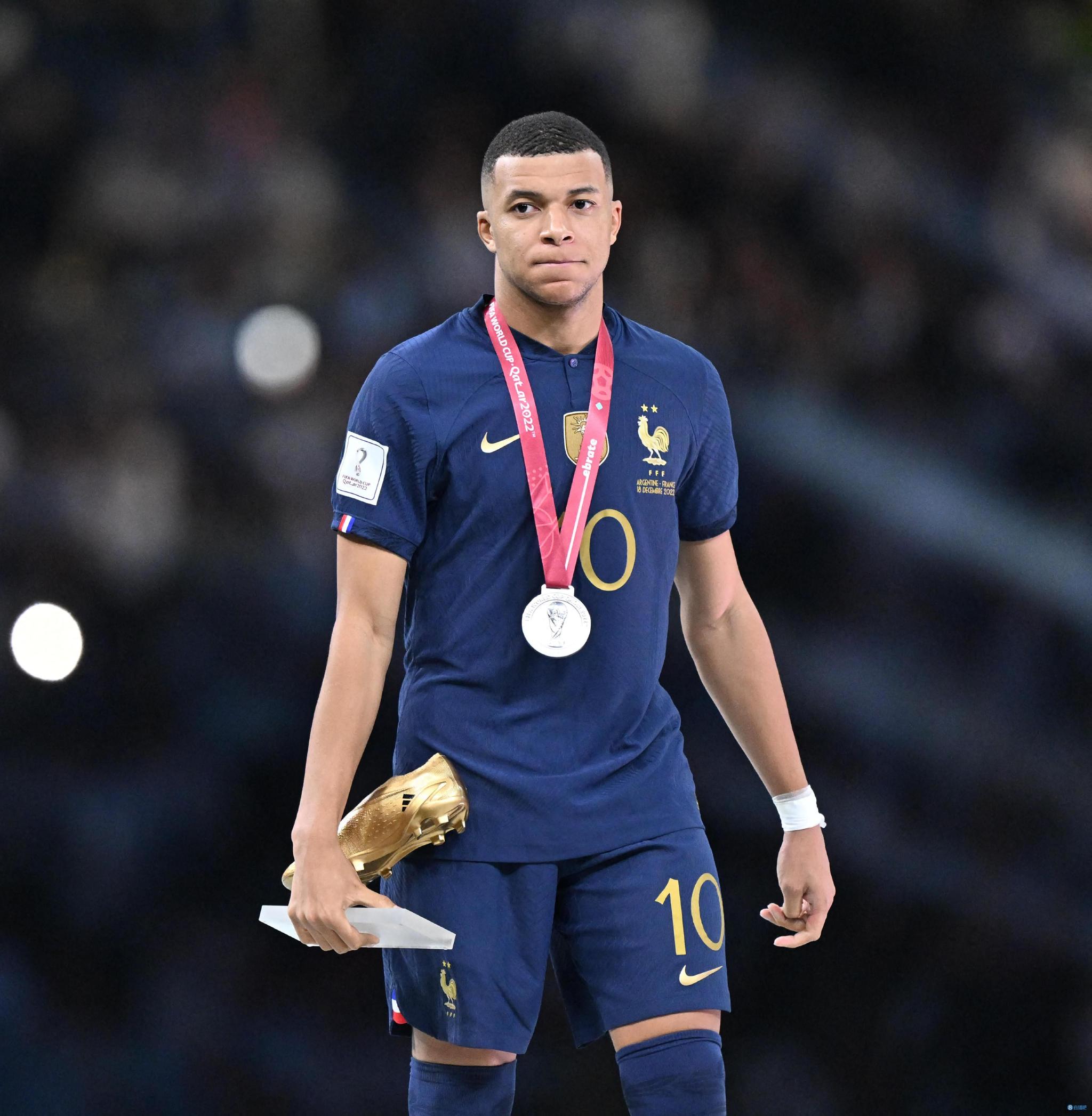 队长洛里,队副瓦拉内从国家队退役,姆巴佩预计成为法国新队长|国家队