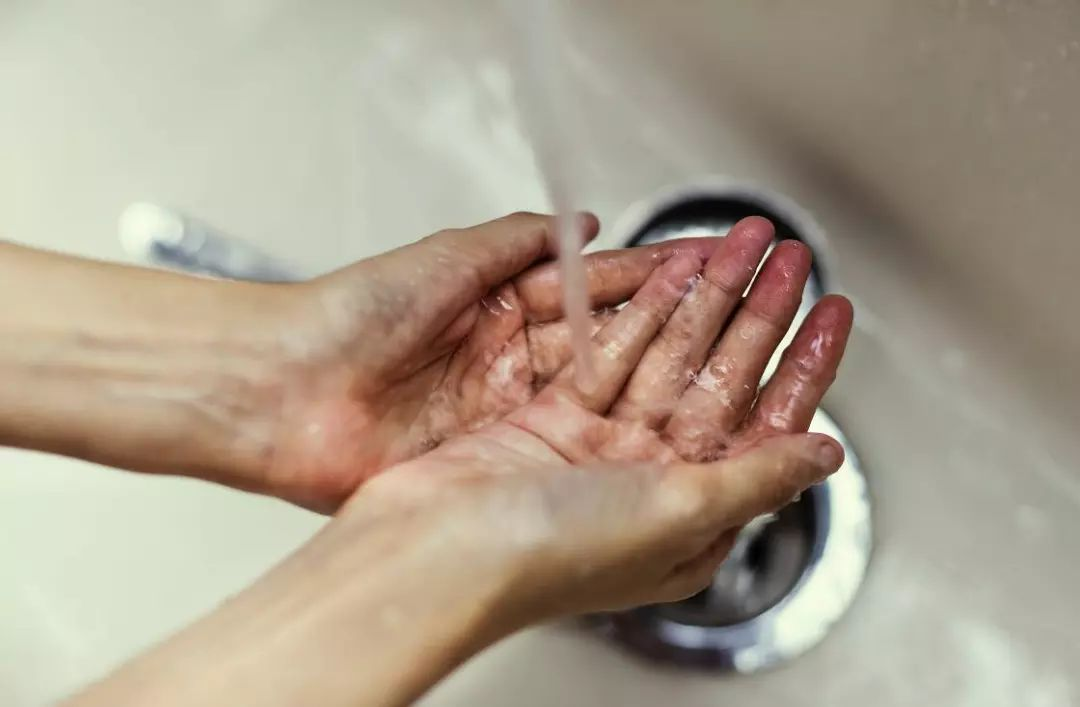 一喷一擦解决重油污,不滴落,不伤手!