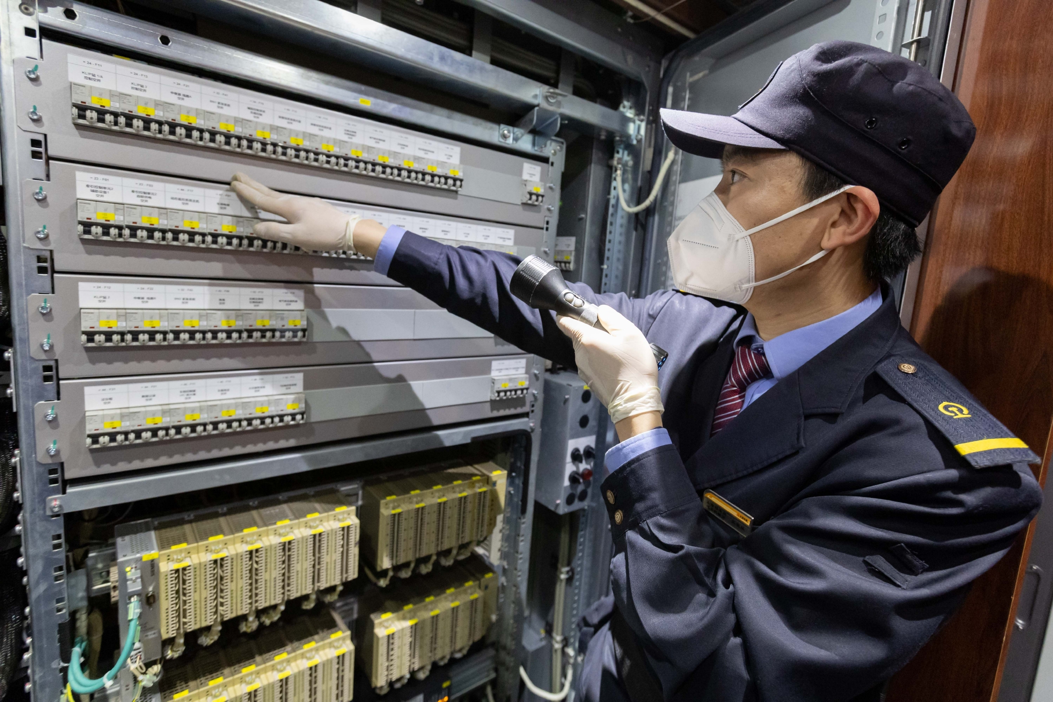 高铁"探路先锋" 追光守护春运|吴家乐|睢宁|列车_新浪新闻