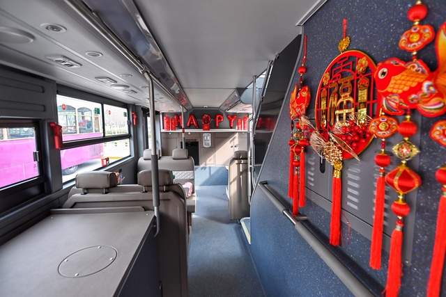 济南"大橙子"双层观光巴士今日上路试运行,"高视野"畅游泉城|大明湖