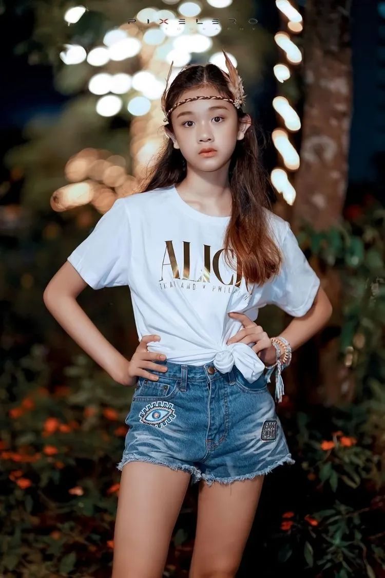 pharita ,2005 年 8 月 26 日出生,今年 18 岁,手长腿也长,模特身材