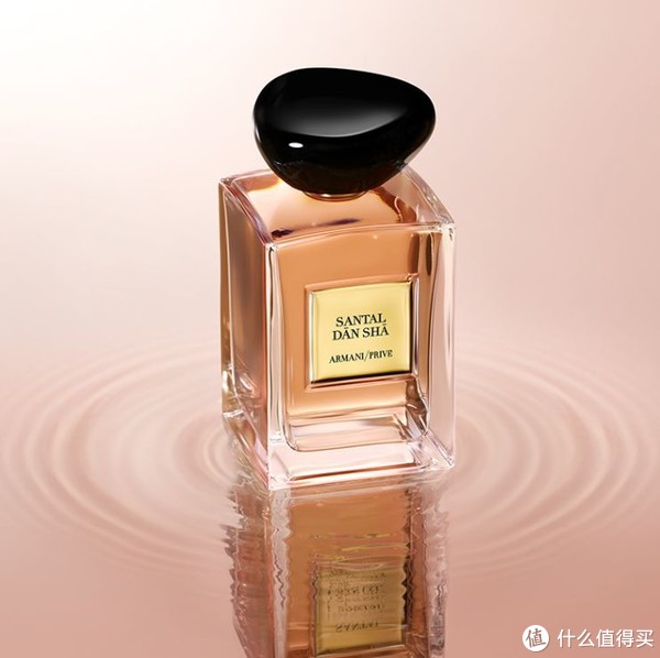 近期爆火,水润清澈的檀香木香水丨阿玛尼 颐和清檀|阿玛尼_新浪新闻