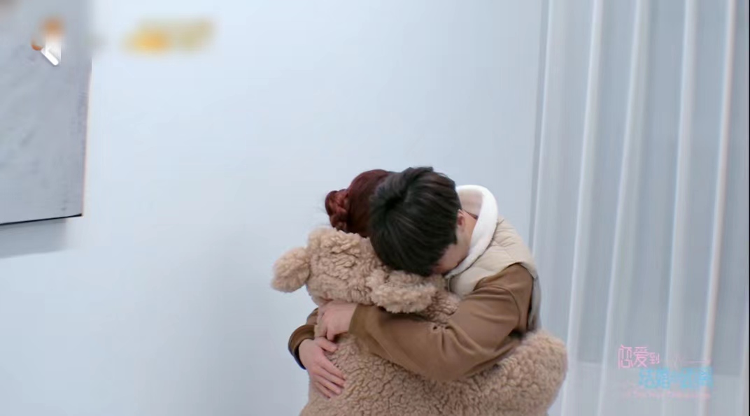 陆虎体验分娩阵痛被疼哭，抱着女友说不要小孩了，两人的爱情令人羡慕休闲区蓝鸢梦想 - Www.slyday.coM