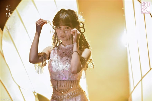 AKB48 Team SH刘念新歌《花语者》上线,以花拟人温暖寒冬__财经头条