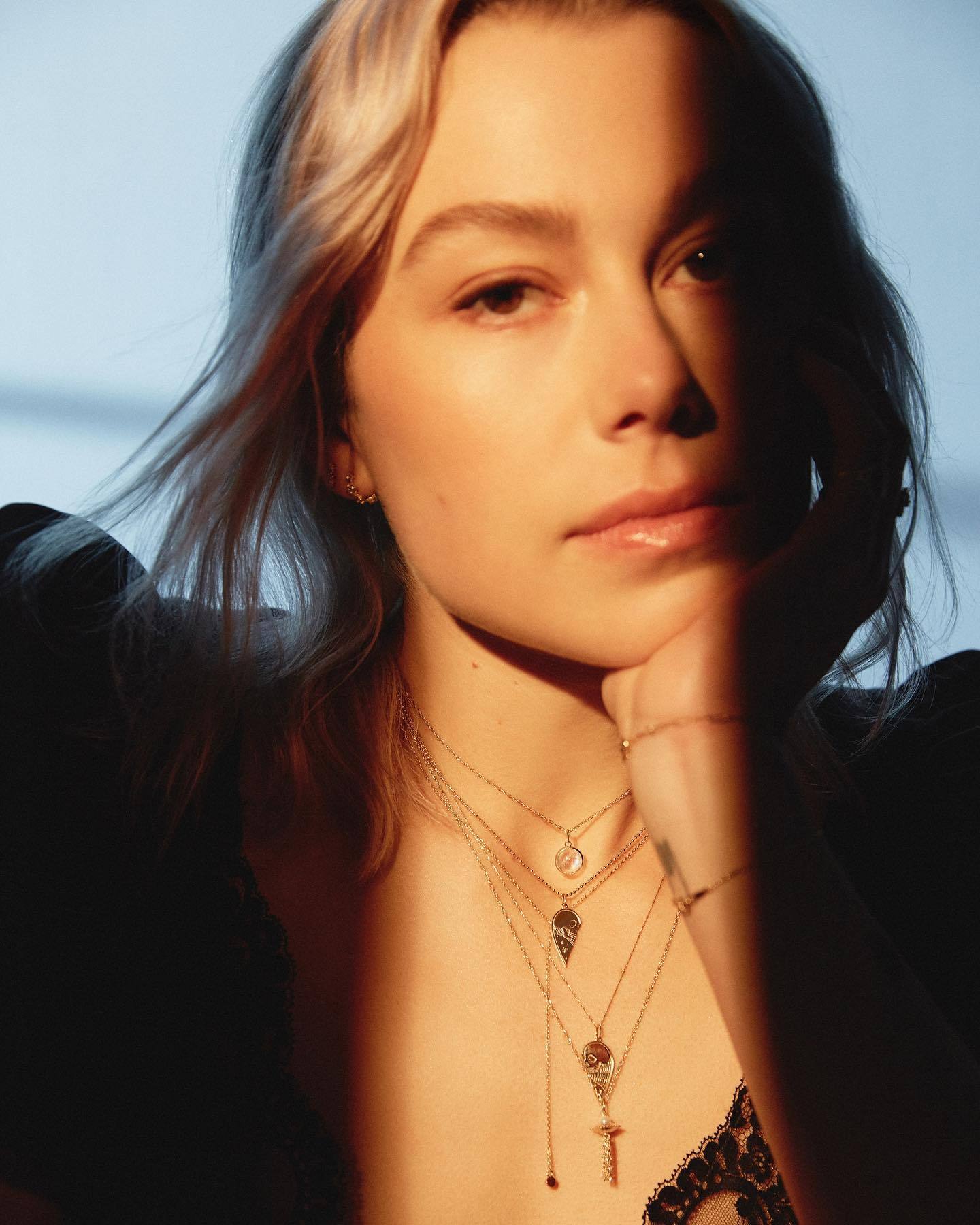 星美图|菲比phoebe bridgers 为 catbird拍摄宣传美图|美图|拍摄|菲比