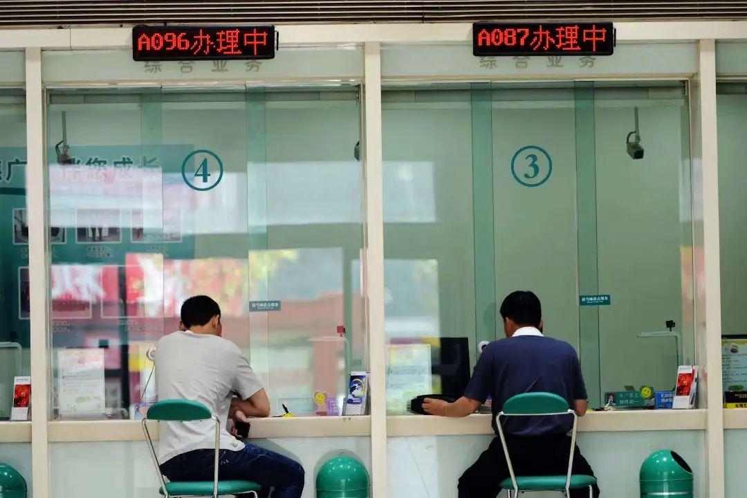 年轻人“报复性”还房贷，银行急了休闲区蓝鸢梦想 - Www.slyday.coM