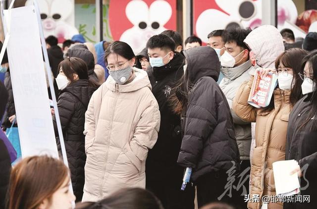 线下招聘、直播带岗、VR展馆……“职”面“春风”向未来休闲区蓝鸢梦想 - Www.slyday.coM