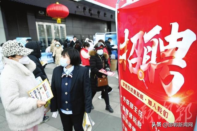 线下招聘、直播带岗、VR展馆……“职”面“春风”向未来休闲区蓝鸢梦想 - Www.slyday.coM