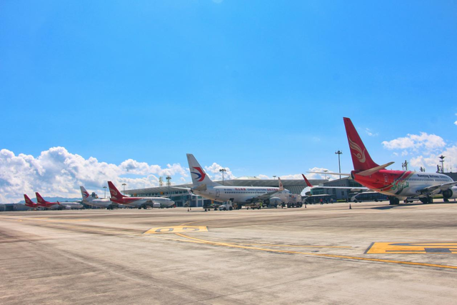 腾冲机场起降航班204架次,同比去年增28.3%,同比2019年降34.