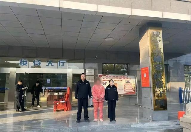 女子去男友舅舅家拜年偷走5万元，一时财迷心窍毁掉了自己的人生