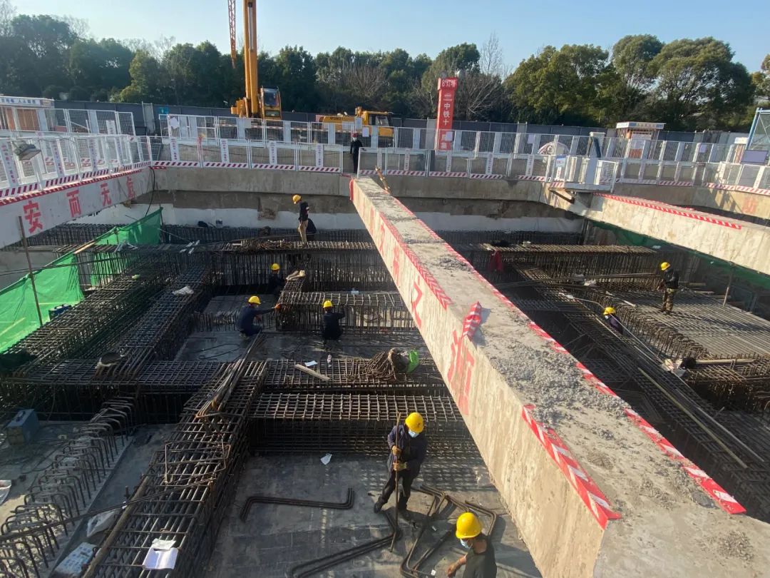 南京地铁9号线上新河站施工现场.