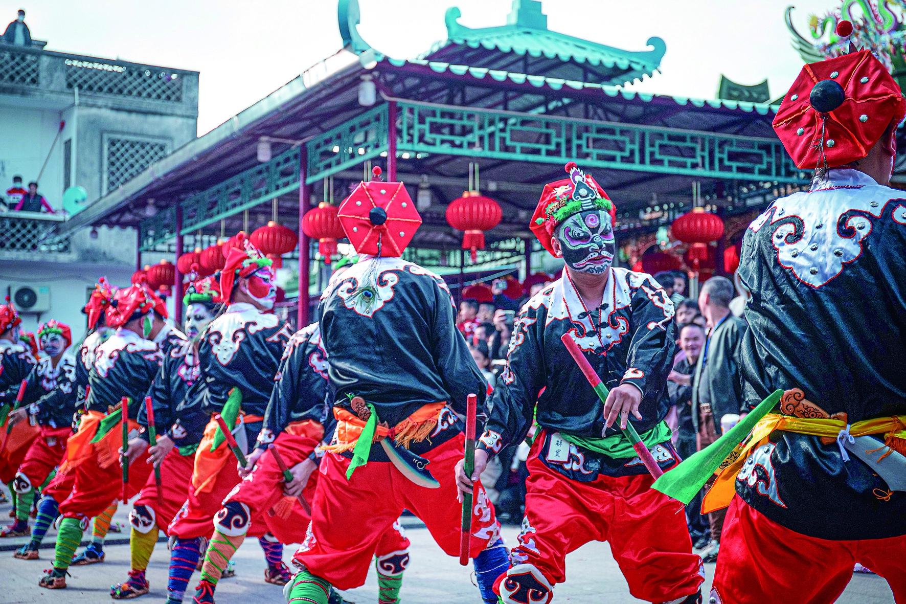 为何被誉为"中华战舞"?潮汕英歌春节"霸屏"火出圈|水浒传_新浪新闻