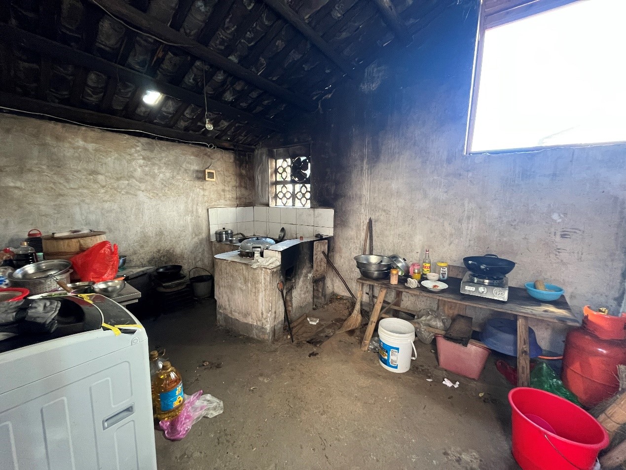 胡鑫宇外婆家的厨房。新京报记者 丛之翔 摄