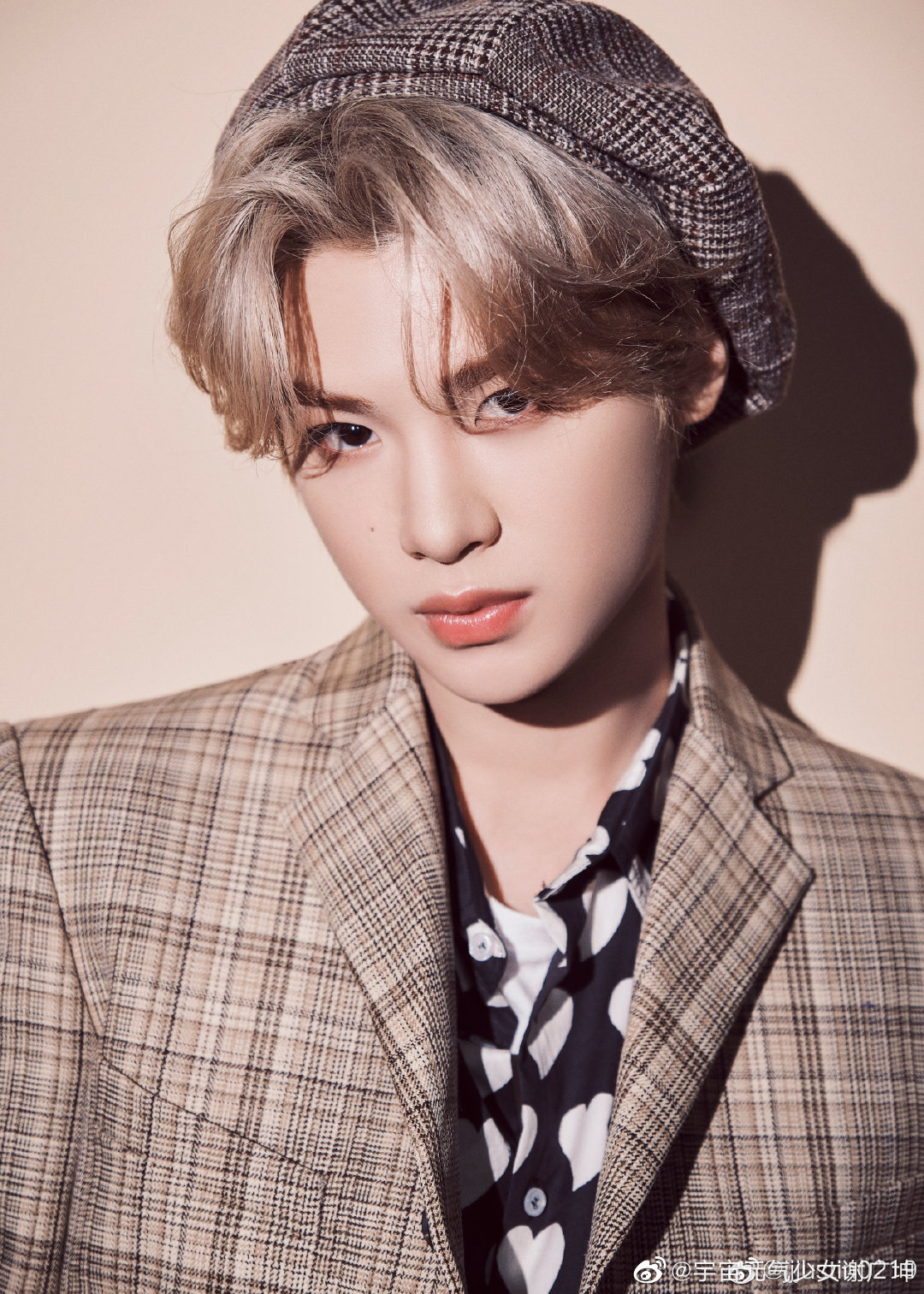 黄明昊你好星期六格纹西装贝雷帽造型……|黄明昊|贝雷帽|格纹_新浪