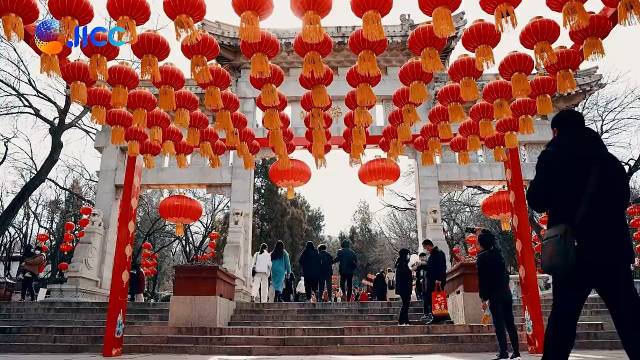 视听山东 | 登高祈福逛庙会，外国小哥感受千佛山庙会浓浓“氛围感”|千佛山|济南市|山东省_新浪新闻