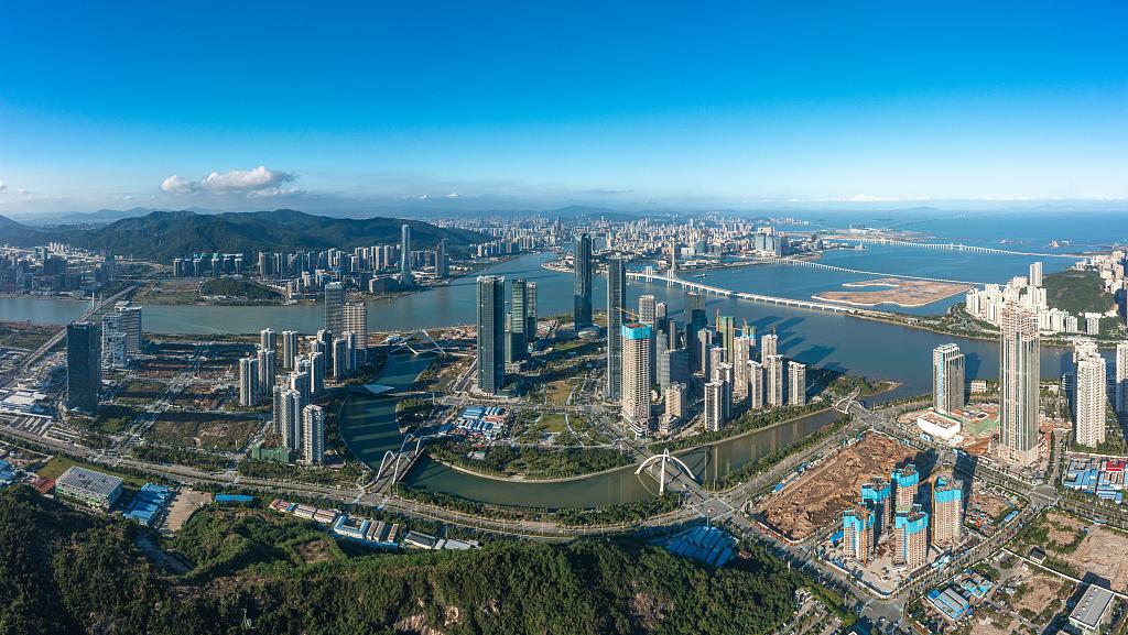 2022年11月29日,广东珠海,航拍横琴粤澳深度合作区金融岛全景.