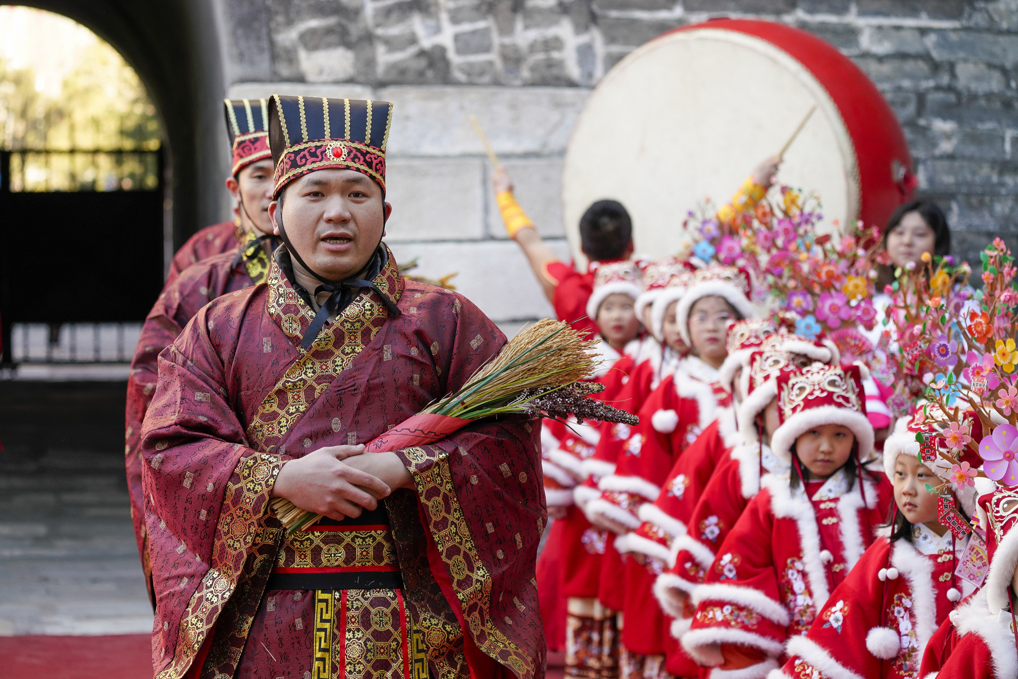 节日东城|立春日,古观象台下"鞭打春牛"迎春纳福