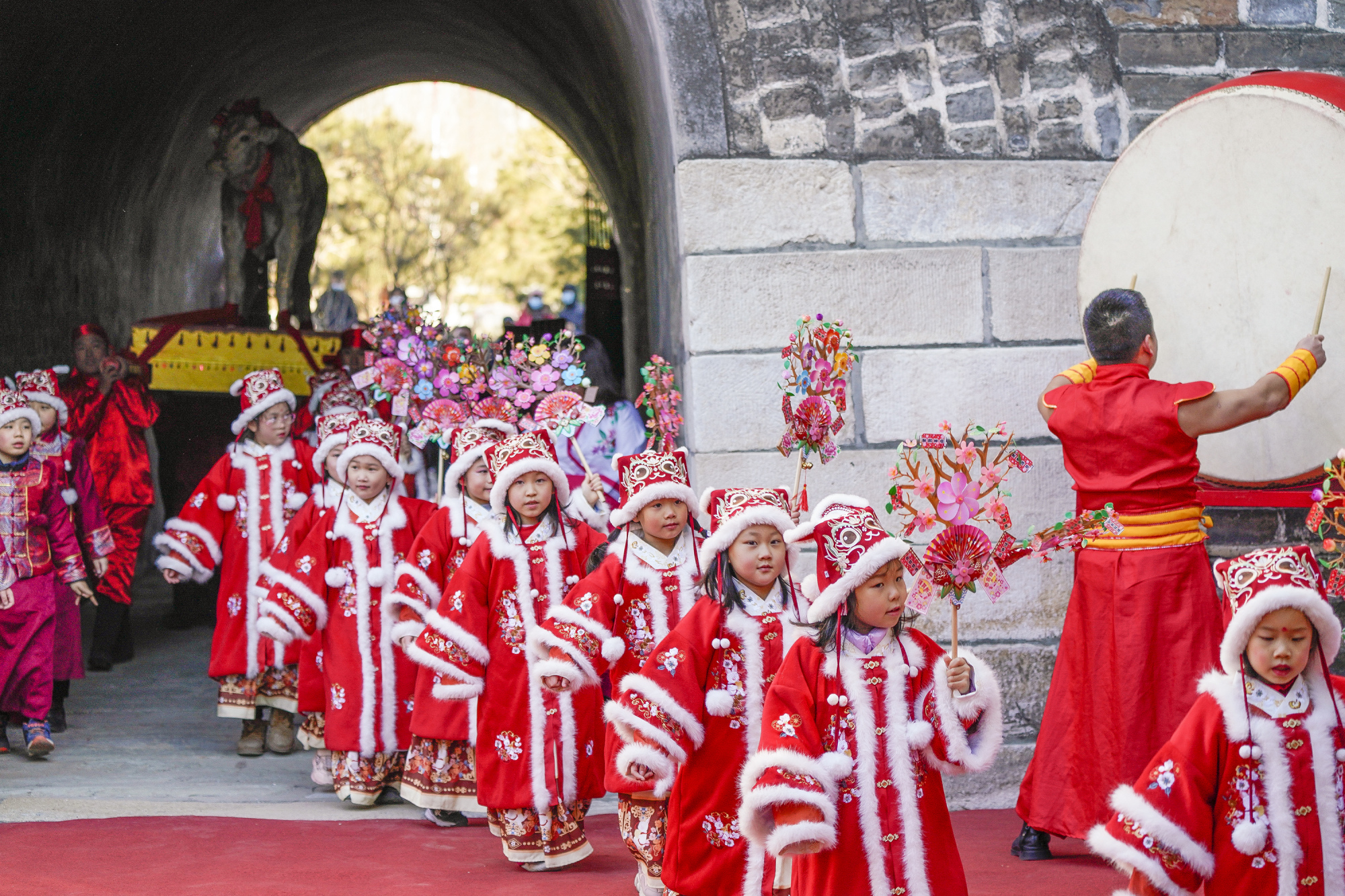 节日东城|立春日,古观象台下"鞭打春牛"迎春纳福