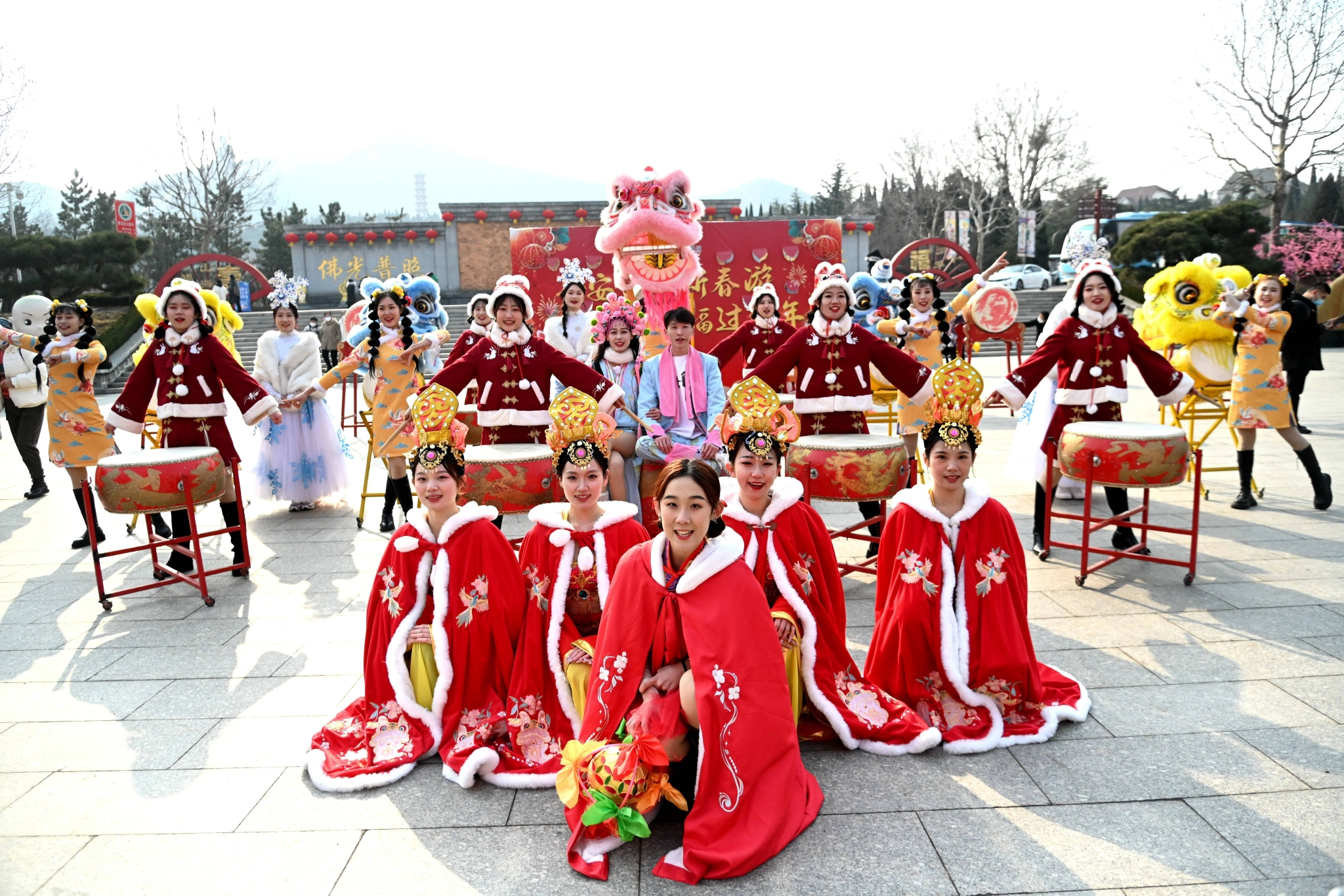 海阳大秧歌＋花灯会＋无人机红包雨 龙口南山醉美震撼元宵节休闲区蓝鸢梦想 - Www.slyday.coM