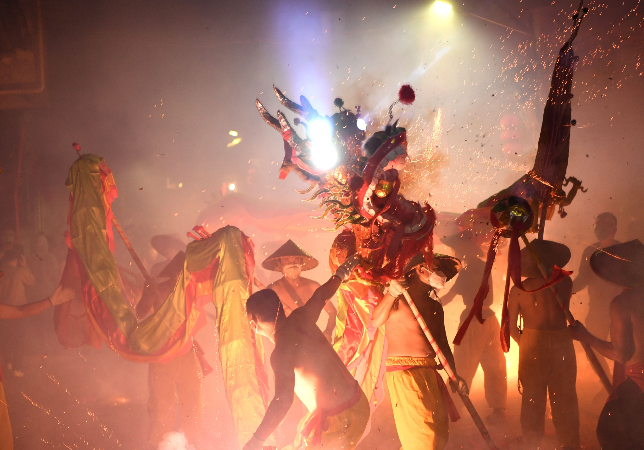 千年炮龙闹正月|南宁市|北京市|广西_新浪新闻